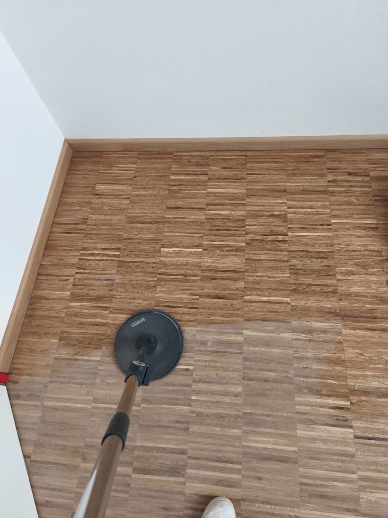 Professionelle maschinelle Grundreinigung